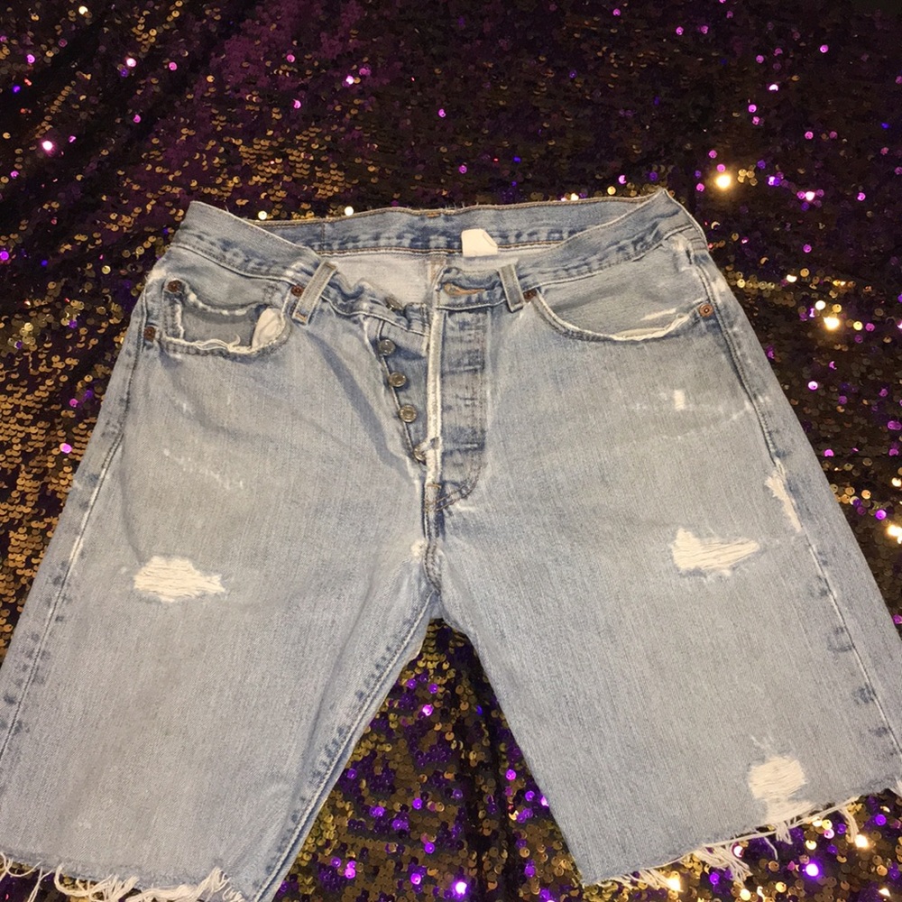 LEVIS SHORTS!